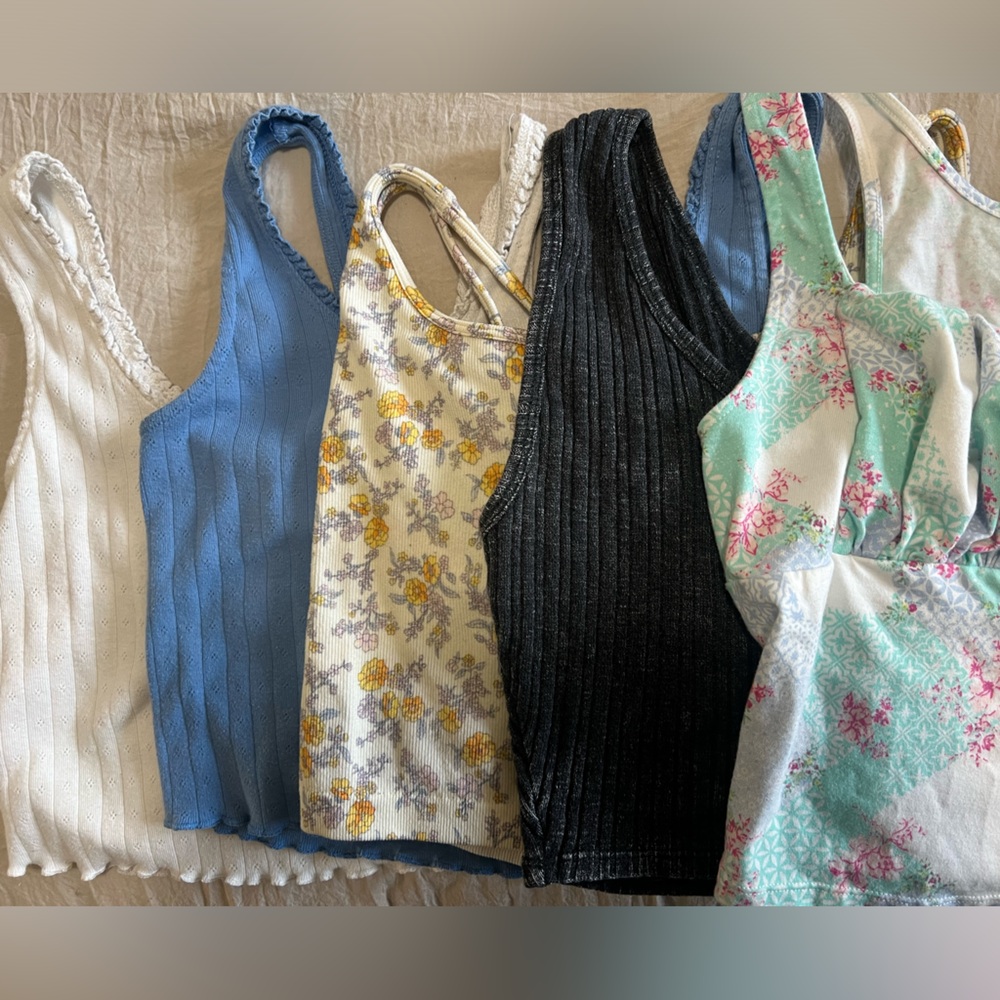 SET OF 5 SIZE M CROPPED TANK TOPS 🌸🌸🌸